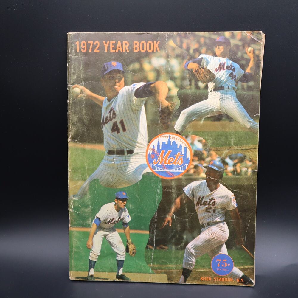New York Mets 1972 Year Book Tom Seaver Cleon Jones Baseball MLB Vintage READ